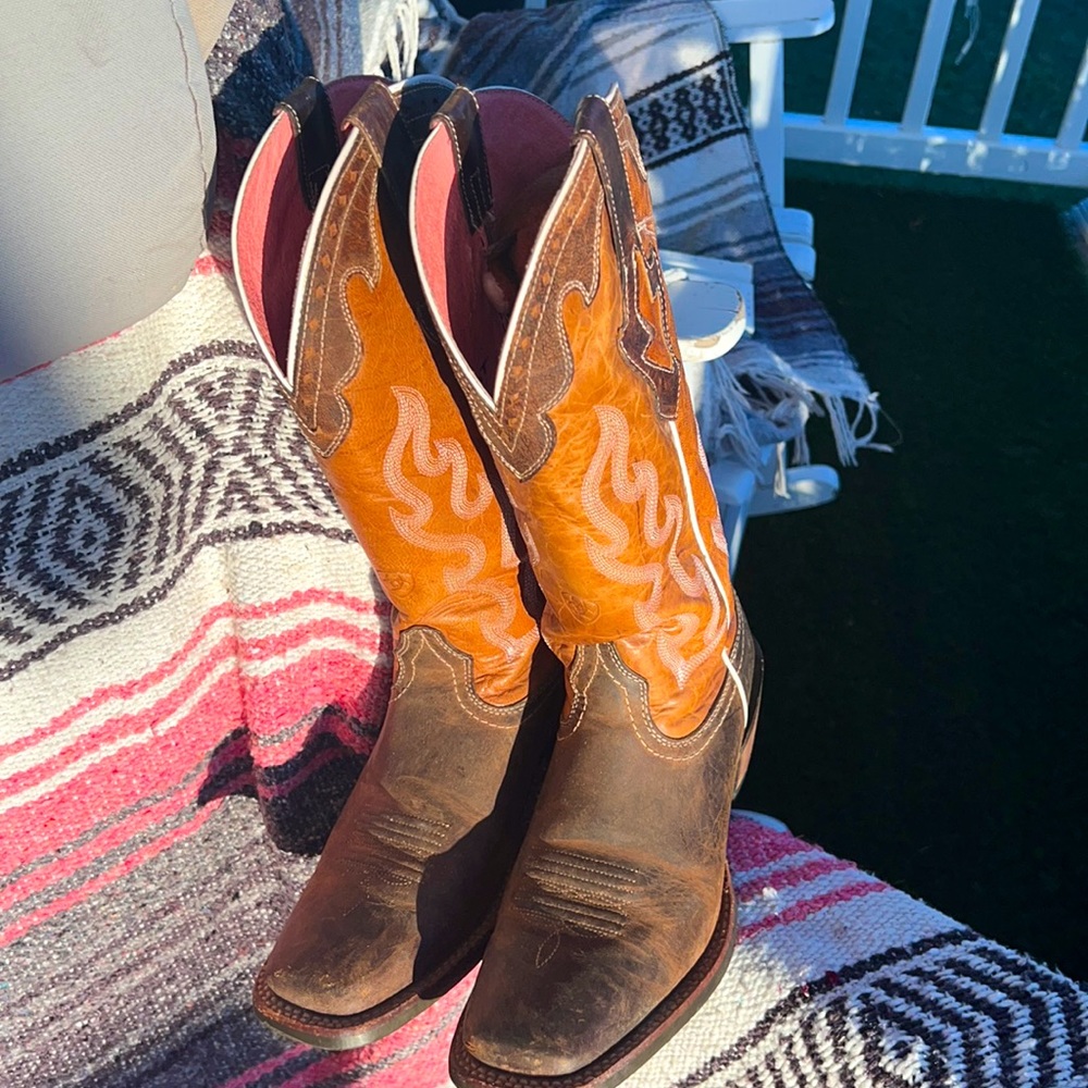 Ariat women’s cowgirl boots size 7.5 brown&pink